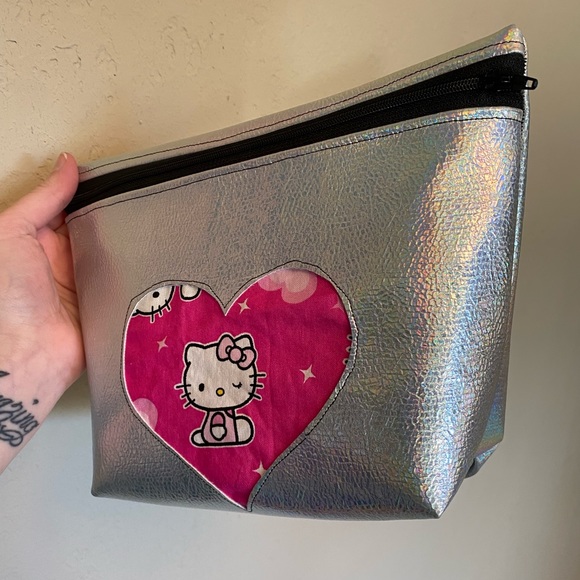 Hello kitty heart makeup bag/cosmetic pouch - Picture 2 of 5